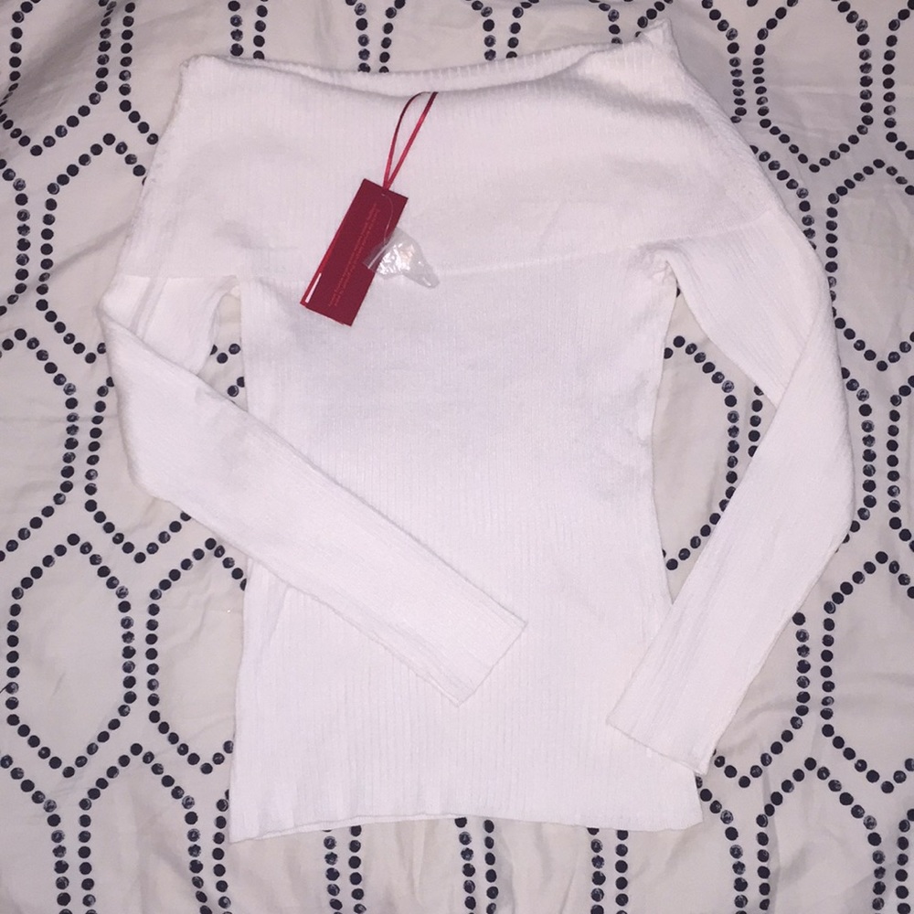 NWT Jeniffer Lopez off the shoulder top. Size L
